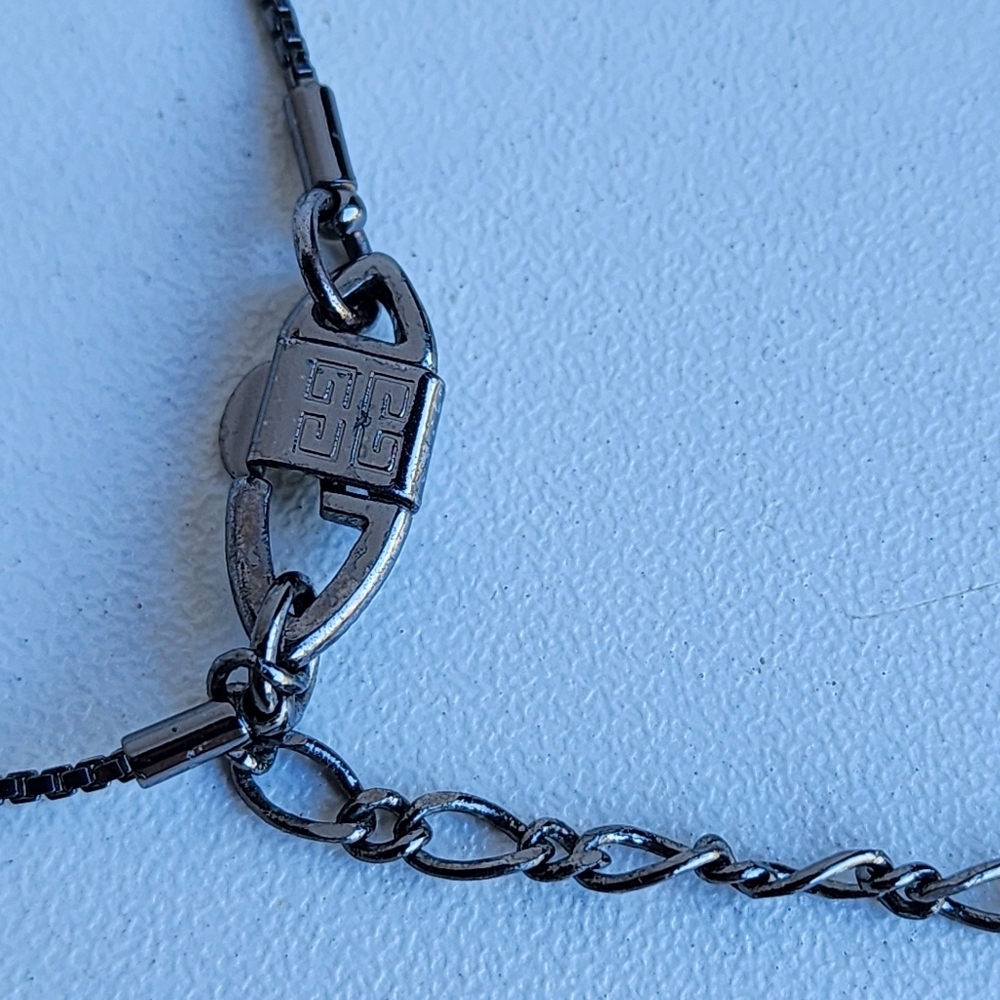 GIVENCHY Dark Silver Tone NECKLACE Pink Red RHINESTONE HEART PENDANT 15"+ 3" - Picture 5 of 10